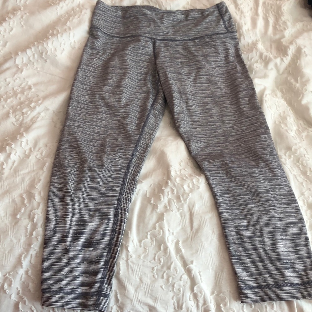 Women’s capri leggings from 90 degrees.